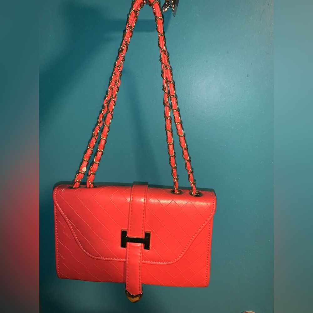 Elegant Coral Handbag With Chain Handle